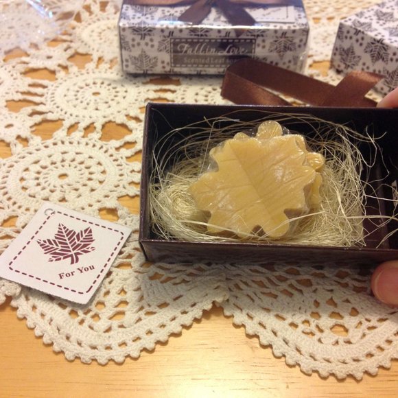 Designer Soap, small maple leaf shape - Picture 3 of 3